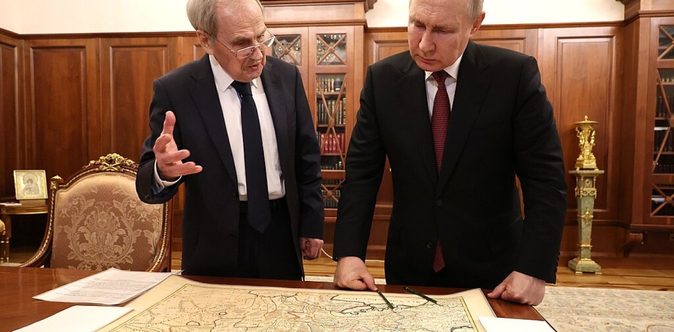 Putin and Zorkin review a 17th century map