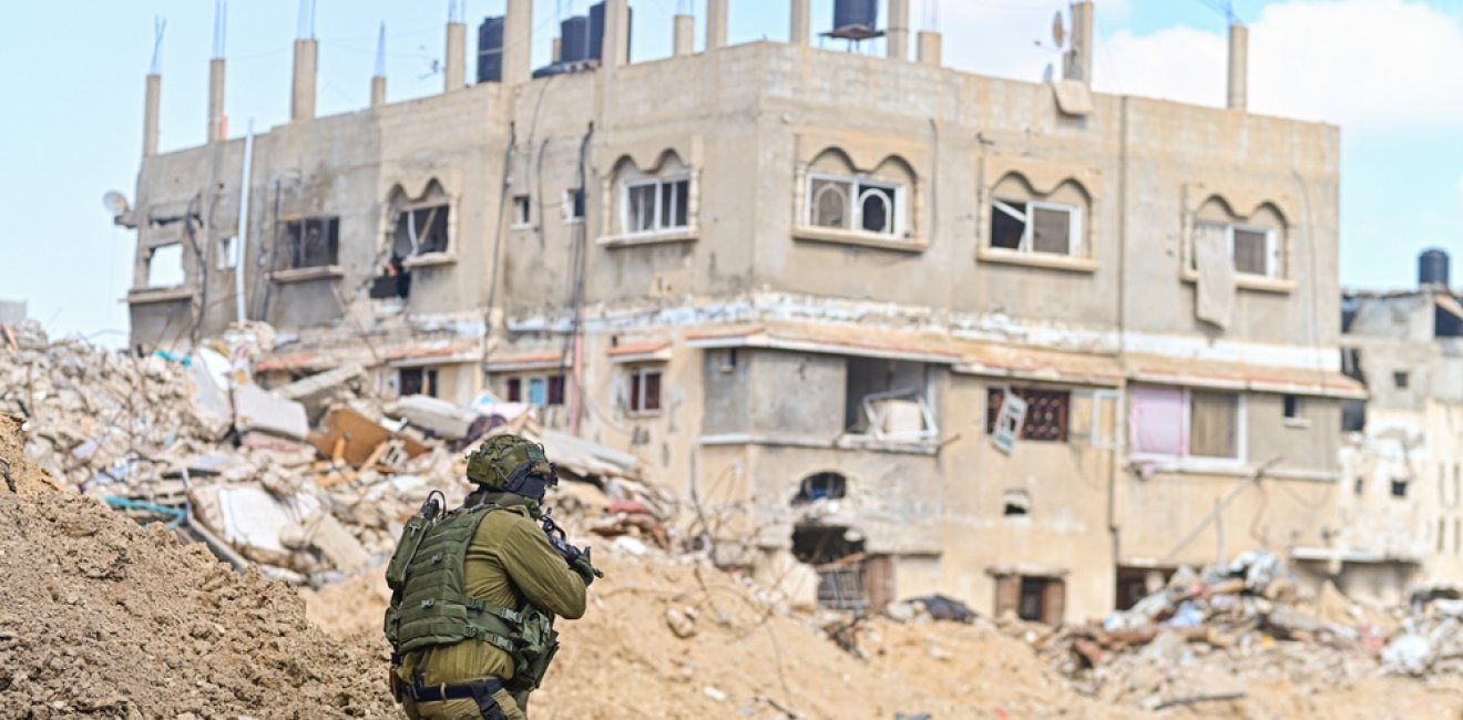 Han Yunis - Feb 7th 2024, Gaza stip. An IDF infantry commando soldier is covering towards ruin building.