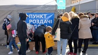 Ukrainian refugees offered meals, clothes, shelter in Krakow