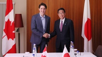 Fumio_Kishida_met_with_Justin_Trudeau_at_the_G7_Schloss_Elmau_Summit