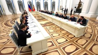 Putin meets with new government