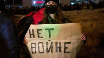 no to war Russian protester