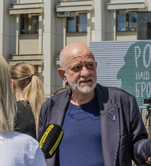 Famous Ukrainian artist, art dealer, critic, director of the Odesa Fine Art Museum Oleksandr Rojtburd giving an interview