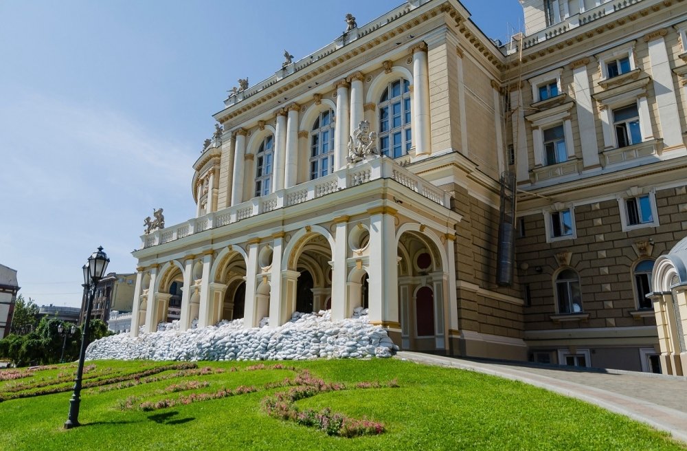 image of an opera house in Odesa 