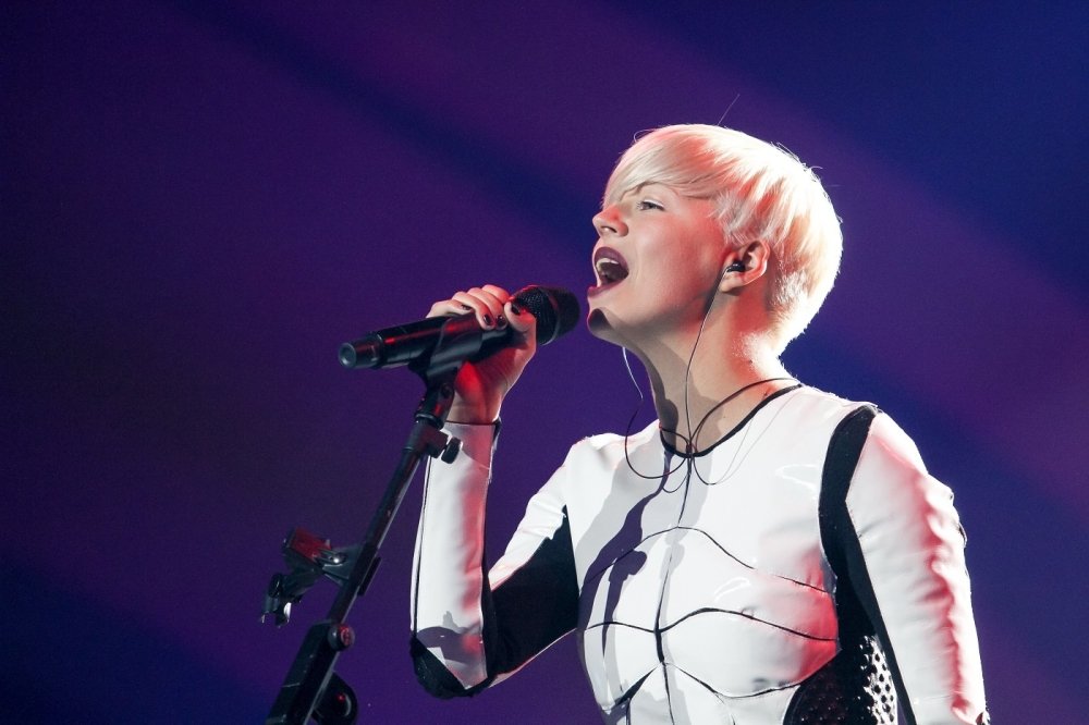 Nata Zhyzhchenko singing