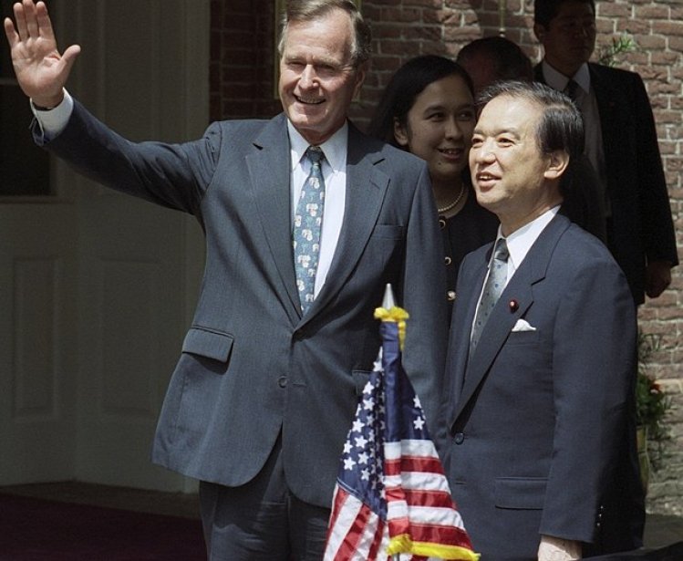 Kaifu and Bush in Houston, 1990