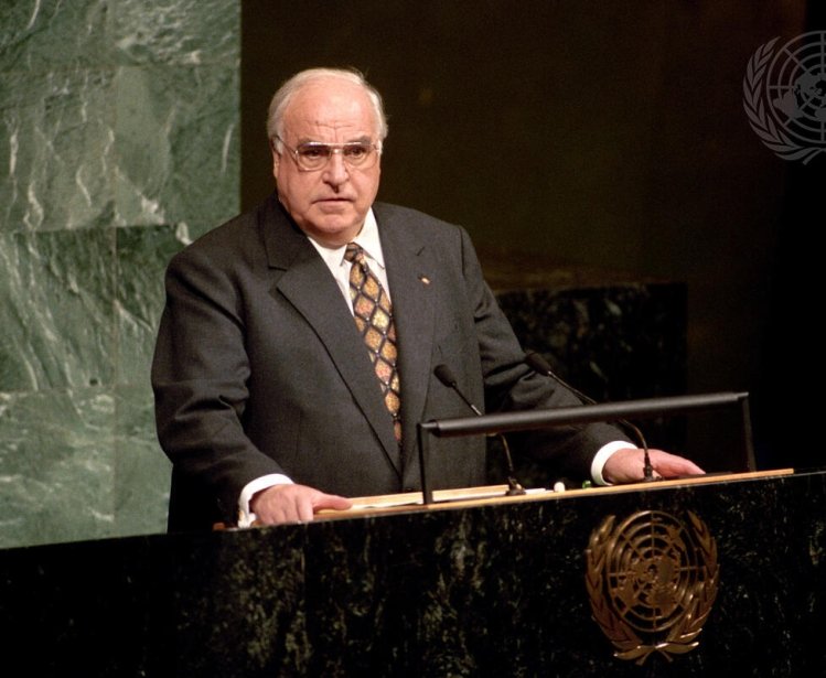 Helmut Kohl addresses the United Nations, June 1997.