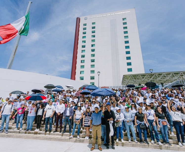 Puebla, Mexico; August 19, 2024: At the headquarters of the Judicial Branch of the Federation in Puebla, workers joined the indefinite work stoppage as part of a natio