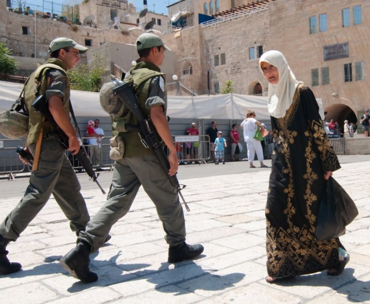 Israeli Soldiers and Muslim Woman