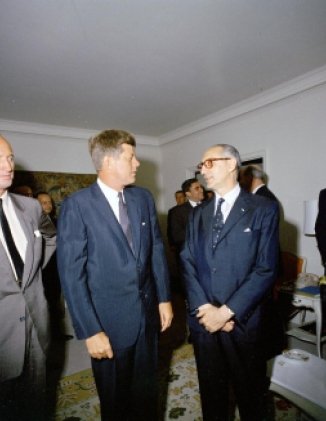 Photograph of John Kennedy and Arturo Frondizi