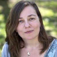 Sari Kovats Headshot