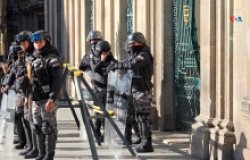 Police outside Plaza Murillo Bolivia 