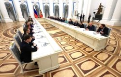 Putin meets with new government