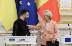 Ukrainian President Volodymyr Zelenskiy attends a joint press conference with European Commission President Ursula von der Leyen